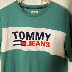 Tommy Hilfiger Y2K 90s Tshirt graphic logo • 100% Cotton